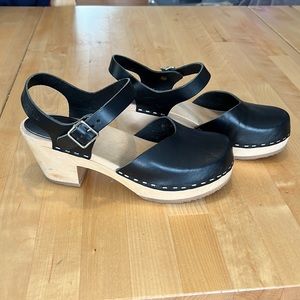 Beautiful Swedish Hasbeens Black Clogs